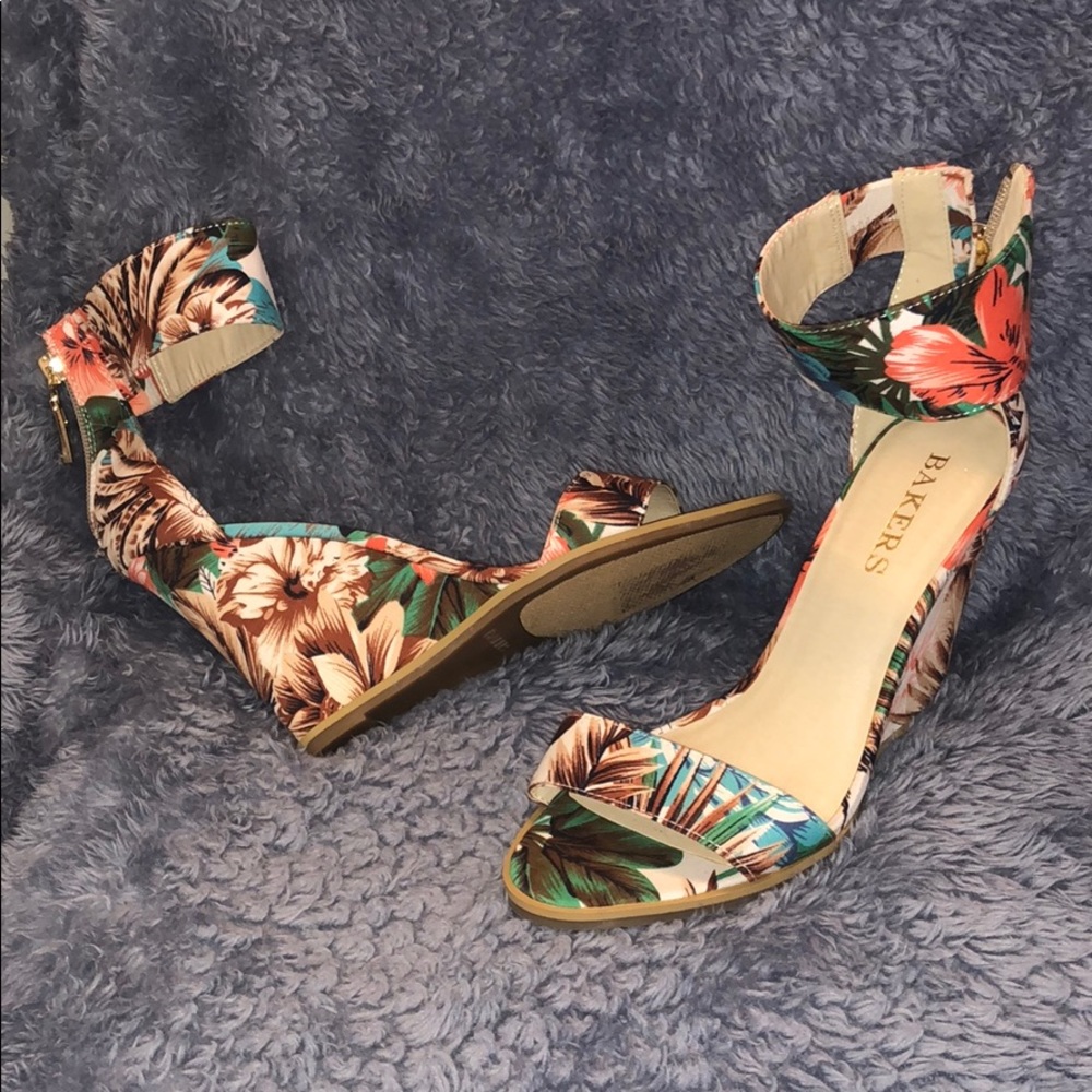 Women’s wedge shoes